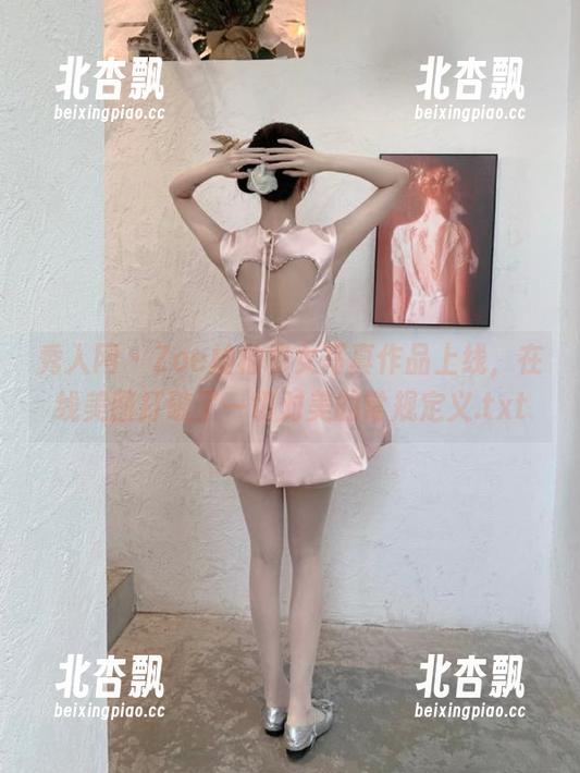 秀人网 - Zoe柚柚修女写真作品上线，在线美图打破了一切对美的常规定义.txt