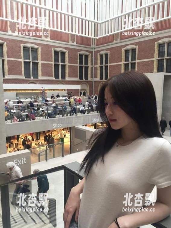秀人网 - 余心曼空姐写真合集，免费下载尽享她的美丽瞬间！.txt
