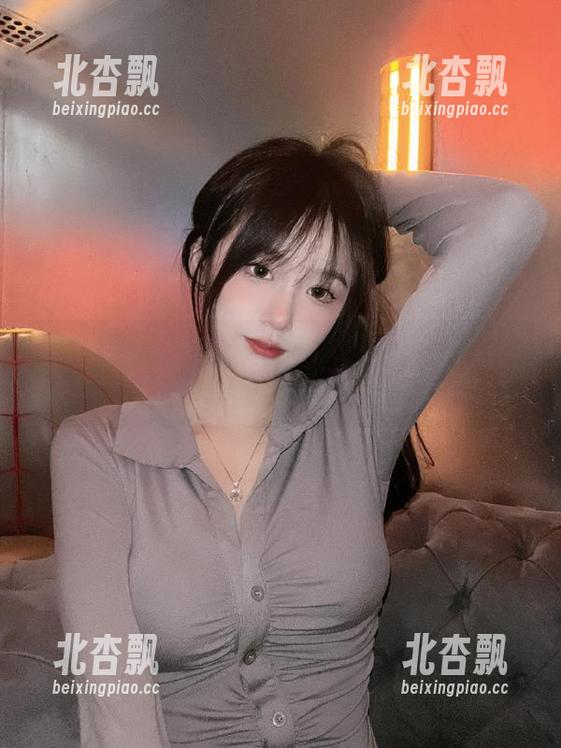 秀人网 - 不容错过的最新作品，初梦瑶白衬衫写真图片集.txt