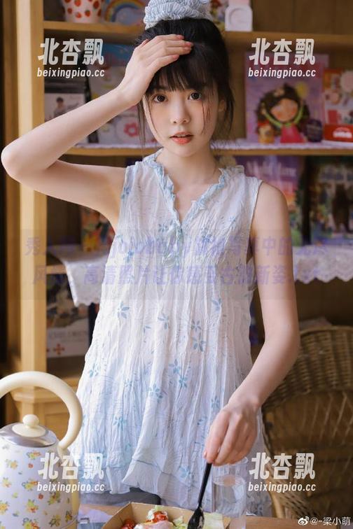 秀人网 - 周jojobaby旗袍写真中的无尽风情，高清照片让你感受古韵新姿.txt