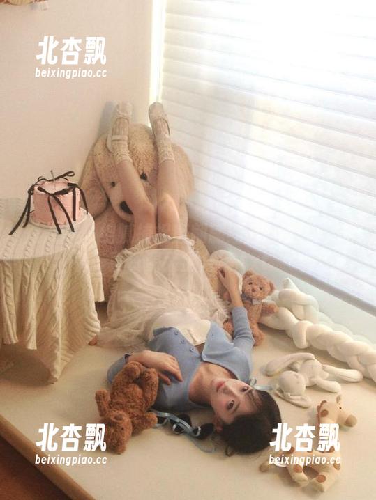 秀人网 - 细腻捕捉唐翩翩红裙的风采：写真资源大全合集.txt