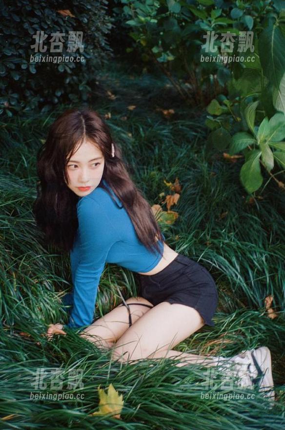 秀人网 - 夏诗雯Sally在泳池中的绝美瞬间，精彩写真套图原图带你领略夏日魅力.txt