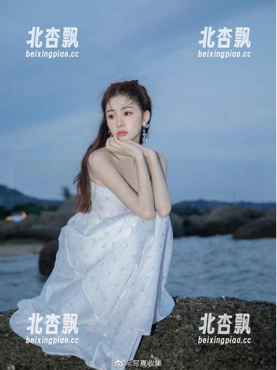 秀人网-大美妞儿 秀人网 - 大美妞儿白色写真集:分享每一张图片背后的故事与灵感.txt
