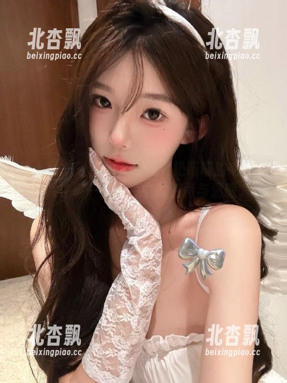 秀人网-奶喵喵 秀人网 - 让我们一起观看奶喵喵的毛衣写真,抓住每一张图片中的时尚与温暖。.txt