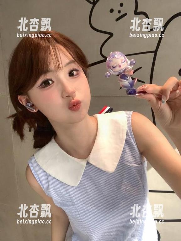 秀人网 - 奶茶味的包子最新写真：双马尾造型真是让人忍不住赞叹.txt