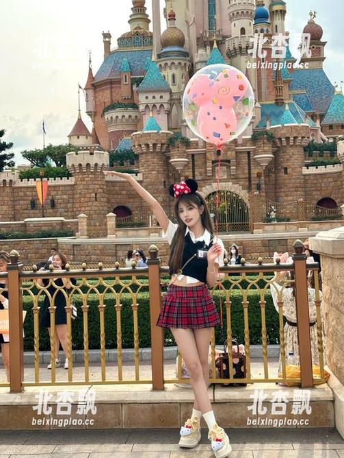 秀人网 - 妲己Toxic最新海边写真图包：探寻她在大海和阳光下的无尽魅力.txt
