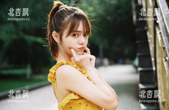 秀人网 - 观看孟狐狸FoxYini办公室写真，揭开她生活中的优雅与时尚，通过图片感受灵感.txt