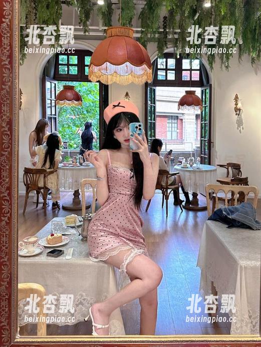 秀人网 - 看见透明的安妮Tess：原图与写真构筑的自我表达.txt