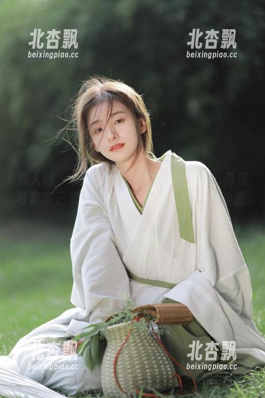 秀人网 - 小九月与瑜伽的唯美碰撞：高清写真集记录春日暖阳下的每一个优雅姿态.txt