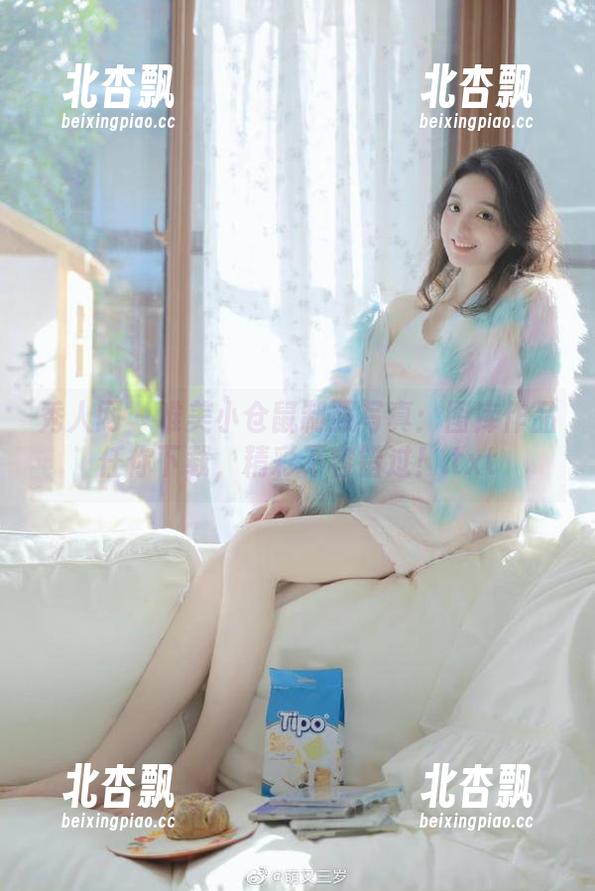秀人网 - 唯美小仓鼠制服写真：图库作品任你下载，精彩不容错过！.txt