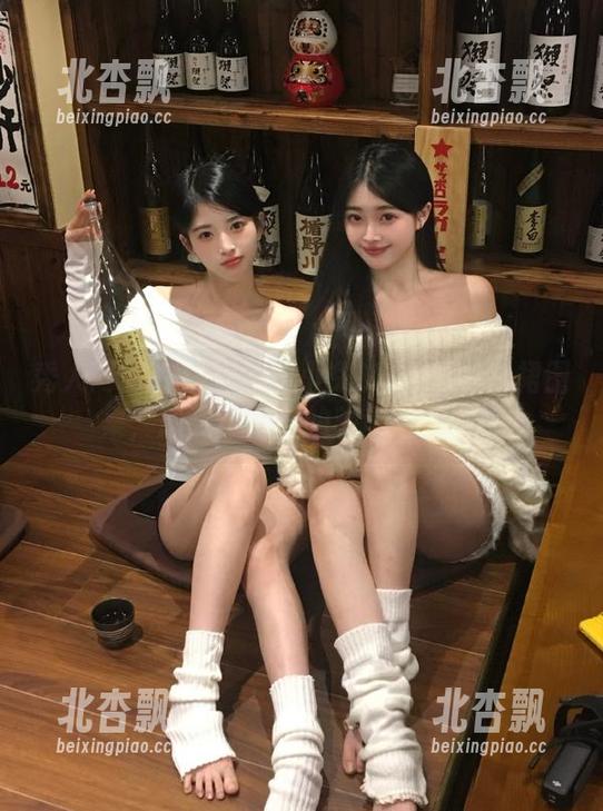 秀人网 - 在线探索星小兔Meetu的白裙图集，感受不一样的唯美魅力.txt