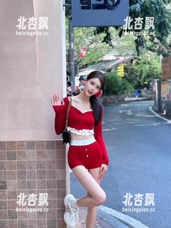 秀人网 - 精选木木hanna修女写真：带你领略她在光影下的飘逸与纯净之美.txt
