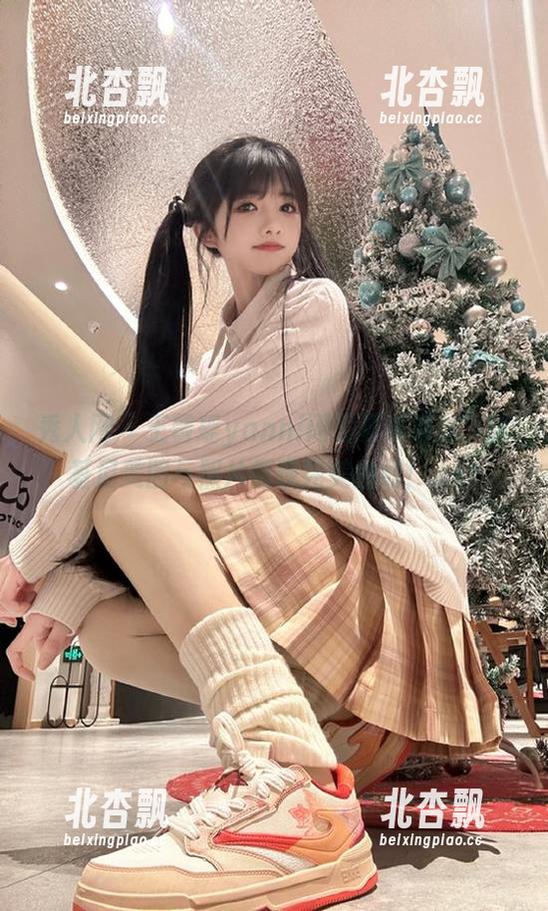 秀人网 - 王馨瑶yanni闪耀夏季海滩，比基尼美图与照片展现完美曲线！.txt