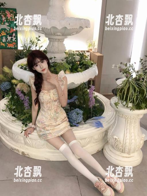秀人网 - 精选图库收录璀灿比基尼系列，展现夏日无尽风情！.txt