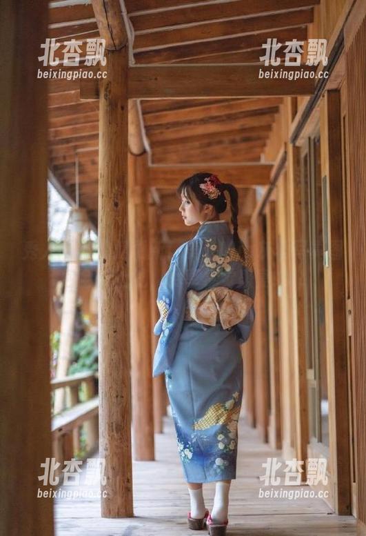 秀人网 - 热门更新！美七Mia灰丝写真图包全新上线，尽享视觉盛宴.txt