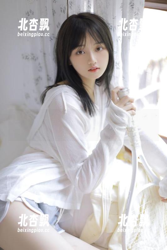 秀人网 - 牛仔裤写真更新，艺轩带你感受不一样的时尚魅力！.txt