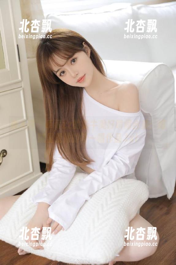 秀人网 - 草莓zz的奶牛美好瞬间合集：细腻呈现她的每一幅作品.txt