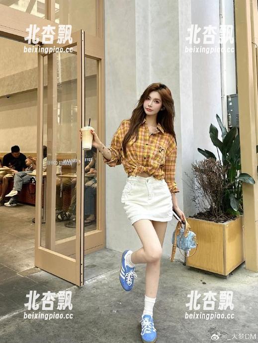 秀人网 - 袁圆的吊带写真合集：透视出她的青春与活力.txt