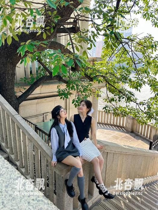 秀人网 - 陈伊人教室定制图集：畅游在青春与梦想交织的画卷中.txt