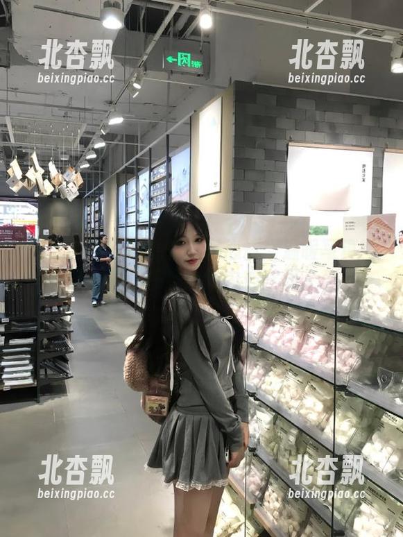 紧急企划 - 奶糖的秘密心情：温暖写真图片合集，感受她的内心世界.txt