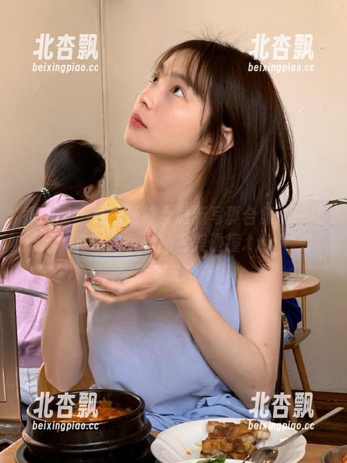 微密圈 - 聂傲娇修女最新写真合集：一场自嘲与优雅的完美碰撞.txt