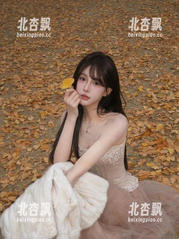 微密圈 - 追随脸红Dearie的热情如火，尽享精彩写真下载服务.txt