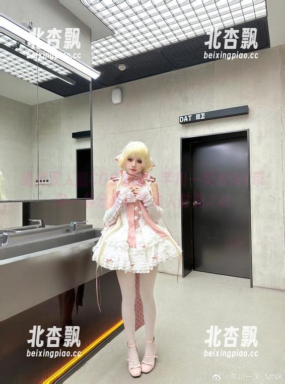 绝美双人狐COS来袭！芊川一笑MNK带你一起分享这些动人时刻.txt