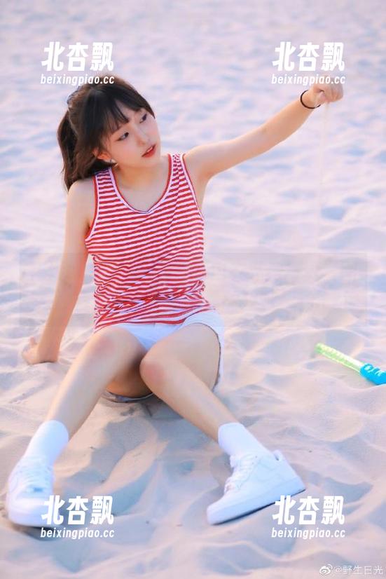 花漾show - 玥儿玥er内衣私房写真套图，诠释女性柔美与力量的独特视角.txt