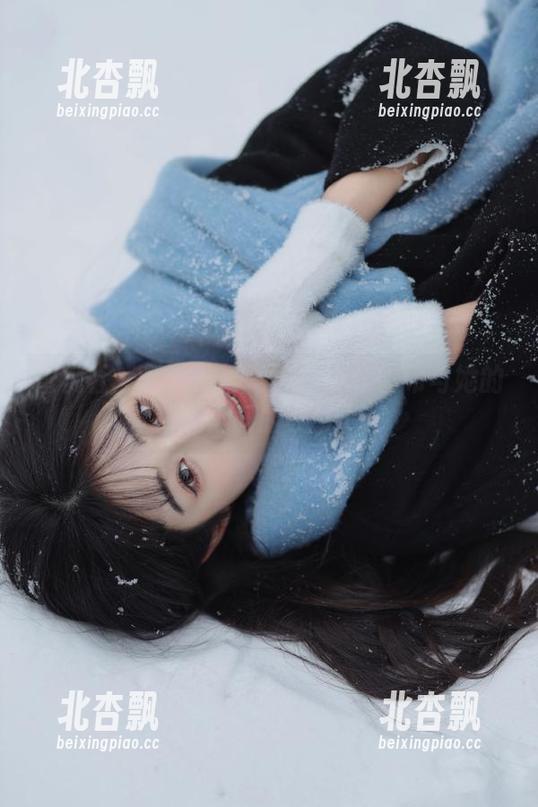 蜜桃社 - 精美高清写真：探寻真希与她的眼镜之间的故事.txt