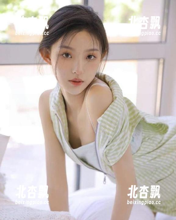 蜜桃社 - 精致黑白：许思铭写真合集带你感受真实与梦幻交织.txt