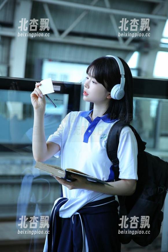 蜜桃社 - 纵情海边：铃木的比基尼写真作品集，散发无限夏日活力.txt