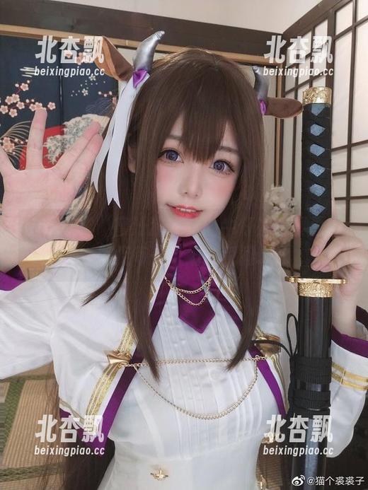 全集欣赏“蜜汁猫裘”的牛仔裤写真原图，捕捉每一个细致瞬间.txt