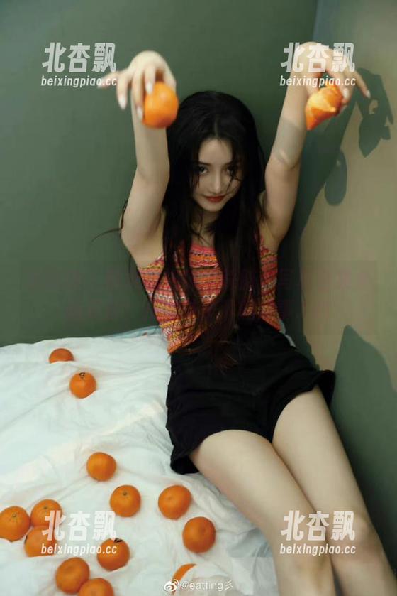 袜啵啵 - 熊熊的棉袜（踩脏）写真合集全新更新！探寻袜子下的故事.txt