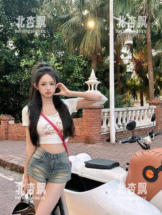 袜涩-乐乐 袜涩 - 乐乐奶牛写真:高清摄影捕捉自然之美与生动瞬间.txt