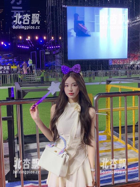 觅芙少女 - 娜娜旅拍高清图集，带你领略世间风光与人情之美.txt
