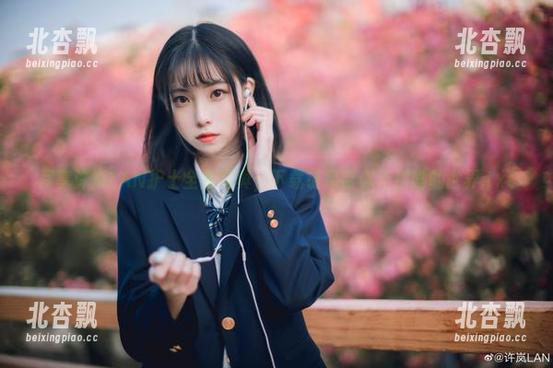 尽享许岚LAN护士全套写真，下载链接带你走进她的世界.txt