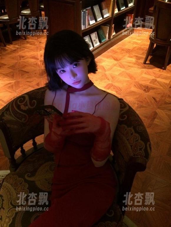 语画界 - Angela小热巴的粉色世界，探索高清图册带来的温馨与梦幻.txt