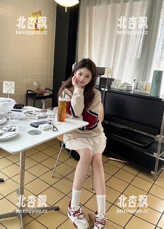 语画界-周思乔Betty 语画界 - 周思乔Betty天使缤纷套图分享,捕捉她每一个动人的瞬间与心动表情.txt