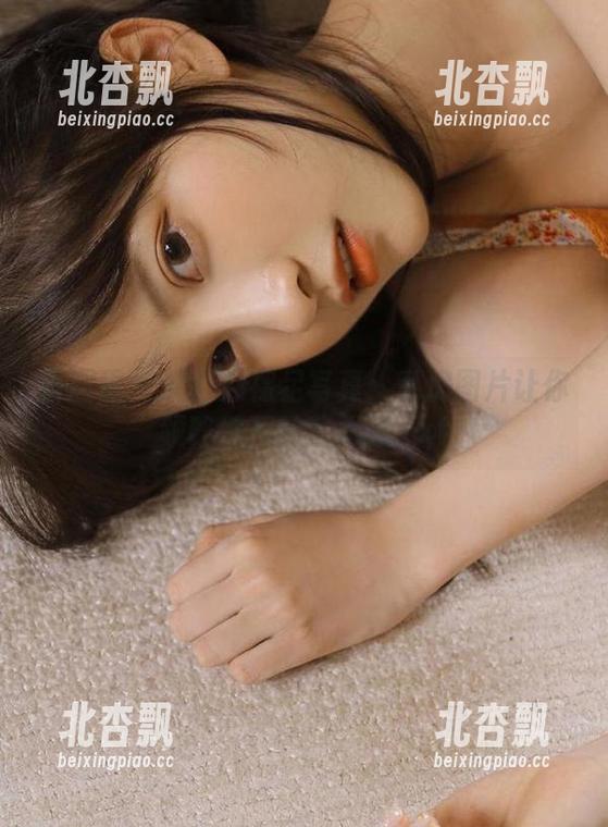 语画界 - 梦心月裸足写真：私房图片让你领略纯粹的艺术感.txt