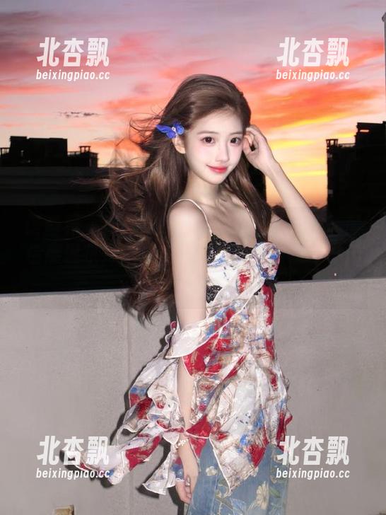 语画界 - 潘朵拉Laa旗袍作品集上线：倾情展现东方美，立即免费下载她的摄影佳作！.txt