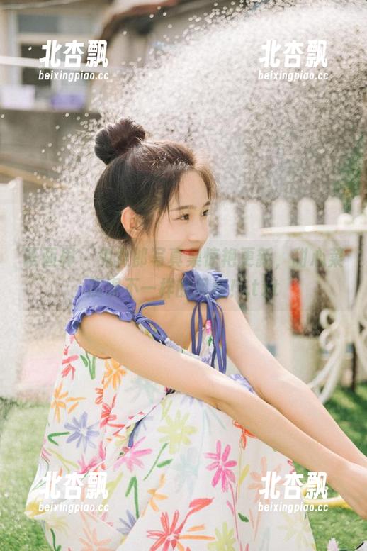 语画界 - 兔女郎写真集惊艳更新，甜心菜展现不一样的风格！.txt