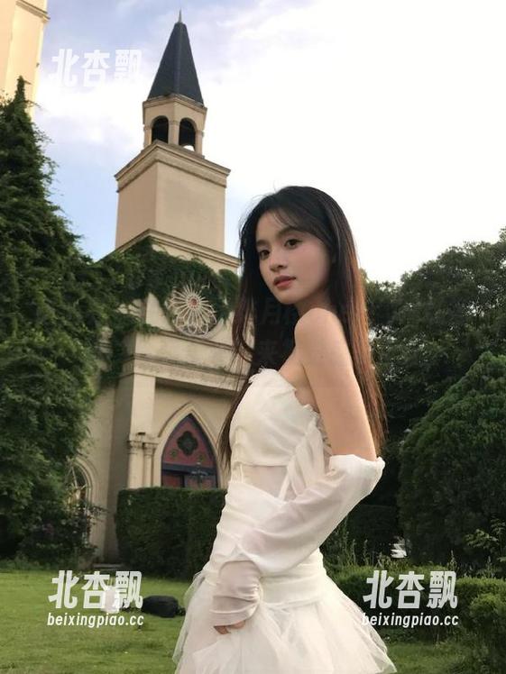 语画界 - 在线展示绯月樱cherry清纯写真，珍藏合集带来视觉盛宴.txt