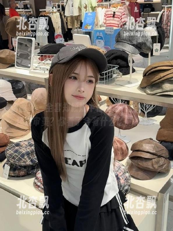 语画界 - 全套郑颖姗牛仔裤图片秀，时尚还是审美？你看了会有什么感觉？.txt