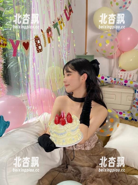 语画界 - 新鲜出炉！金纯一的睡衣写真作品集更新，绝对让你爱不释手！.txt