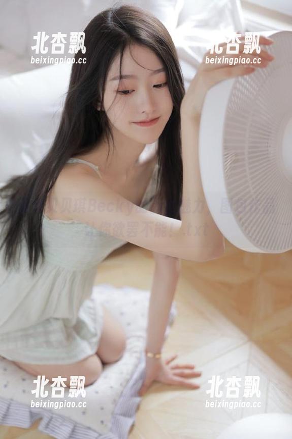 探索贝贝琪Becky的御姐魅力，图包作品让你欲罢不能！.txt