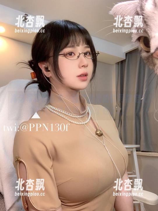高清写真作品集：超皮皮皮奶以网袜定义当代女性的风格与个性.txt