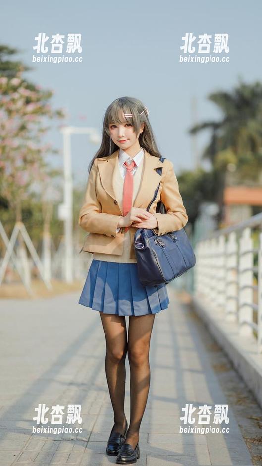 超级小禾儿白色写真全集下载，体验她如何用白色诠释绝美与纯真！.txt