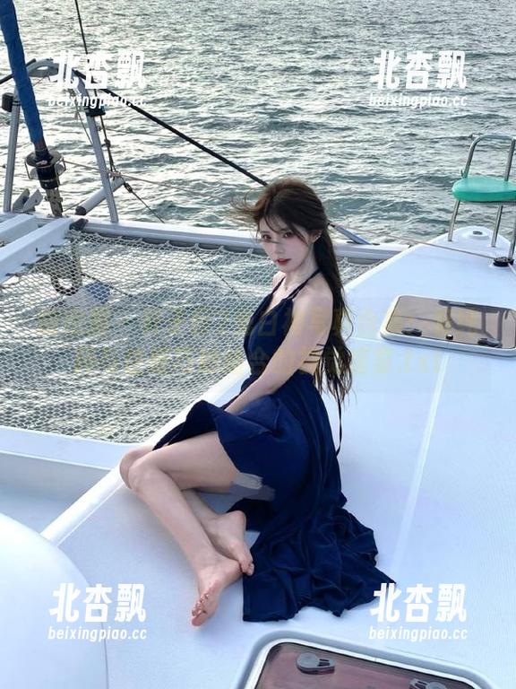 微密圈 - 轩子巨2兔白裙写真合集：将纯粹与性感巧妙结合的视觉盛宴.txt