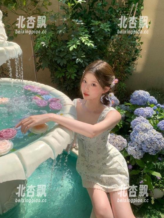 轰趴猫-温心怡 轰趴猫 - 最新写真亮点:温心怡兔女郎造型,时尚与艺术的完美交融!.txt