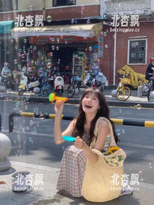 轻兰映画独家图库：白丝美腿写真资源，尽展优雅与妩媚.txt